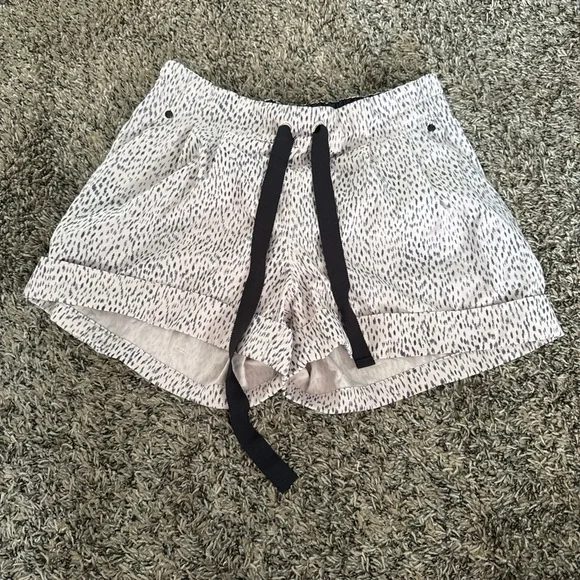 Lululemon shorts - Picture 5 of 5